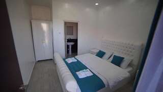 Гостевой дом Nikas Guest House Батуми Двухместный номер с 1 кроватью и балконом-3