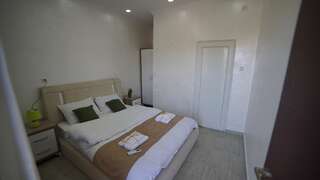 Гостевой дом Nikas Guest House Батуми Двухместный номер с 1 кроватью и балконом-3