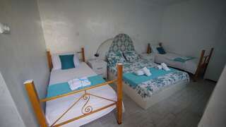 Гостевой дом Nikas Guest House Батуми Четырехместный номер-6