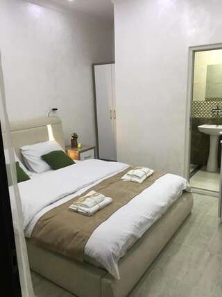 Гостевой дом Nikas Guest House Батуми Двухместный номер с 1 кроватью и балконом-9